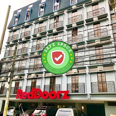 Reddoorz Plus @ Jardin Suites Guadalupe Nuevo ماندالويونغ المظهر الخارجي الصورة