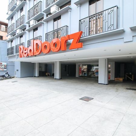 Reddoorz Plus @ Jardin Suites Guadalupe Nuevo ماندالويونغ المظهر الخارجي الصورة