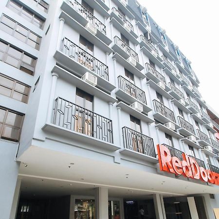 Reddoorz Plus @ Jardin Suites Guadalupe Nuevo ماندالويونغ المظهر الخارجي الصورة