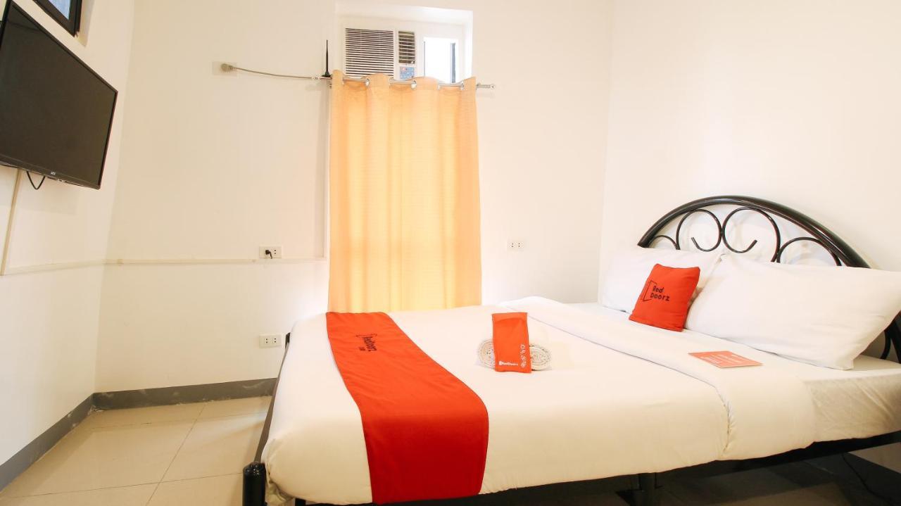 Reddoorz Plus @ Jardin Suites Guadalupe Nuevo ماندالويونغ المظهر الخارجي الصورة