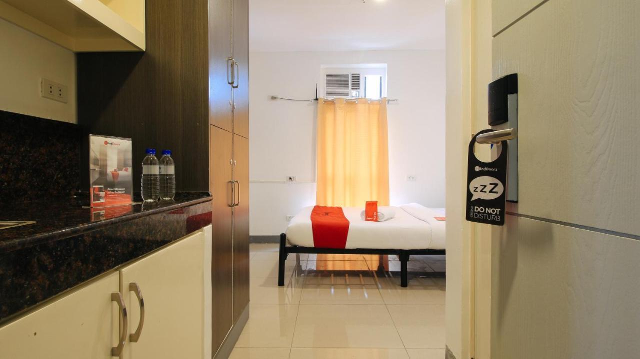 Reddoorz Plus @ Jardin Suites Guadalupe Nuevo ماندالويونغ المظهر الخارجي الصورة