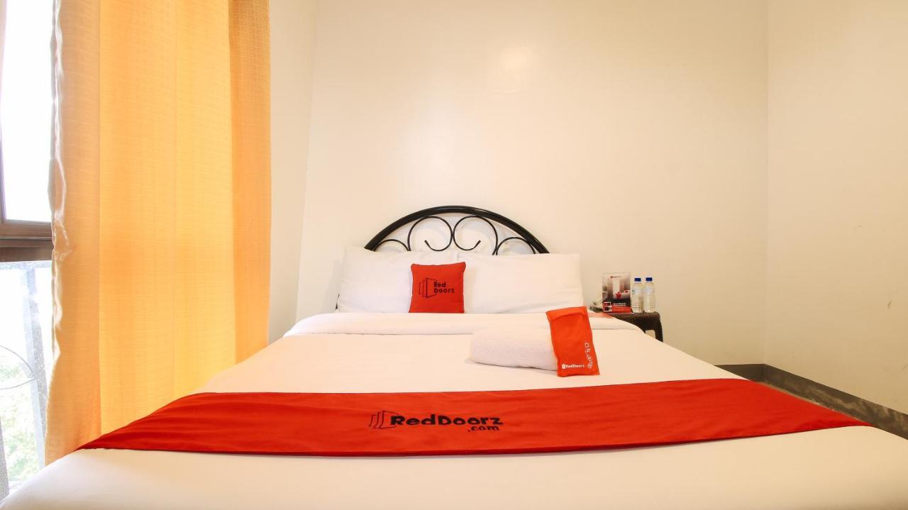 Reddoorz Plus @ Jardin Suites Guadalupe Nuevo ماندالويونغ المظهر الخارجي الصورة