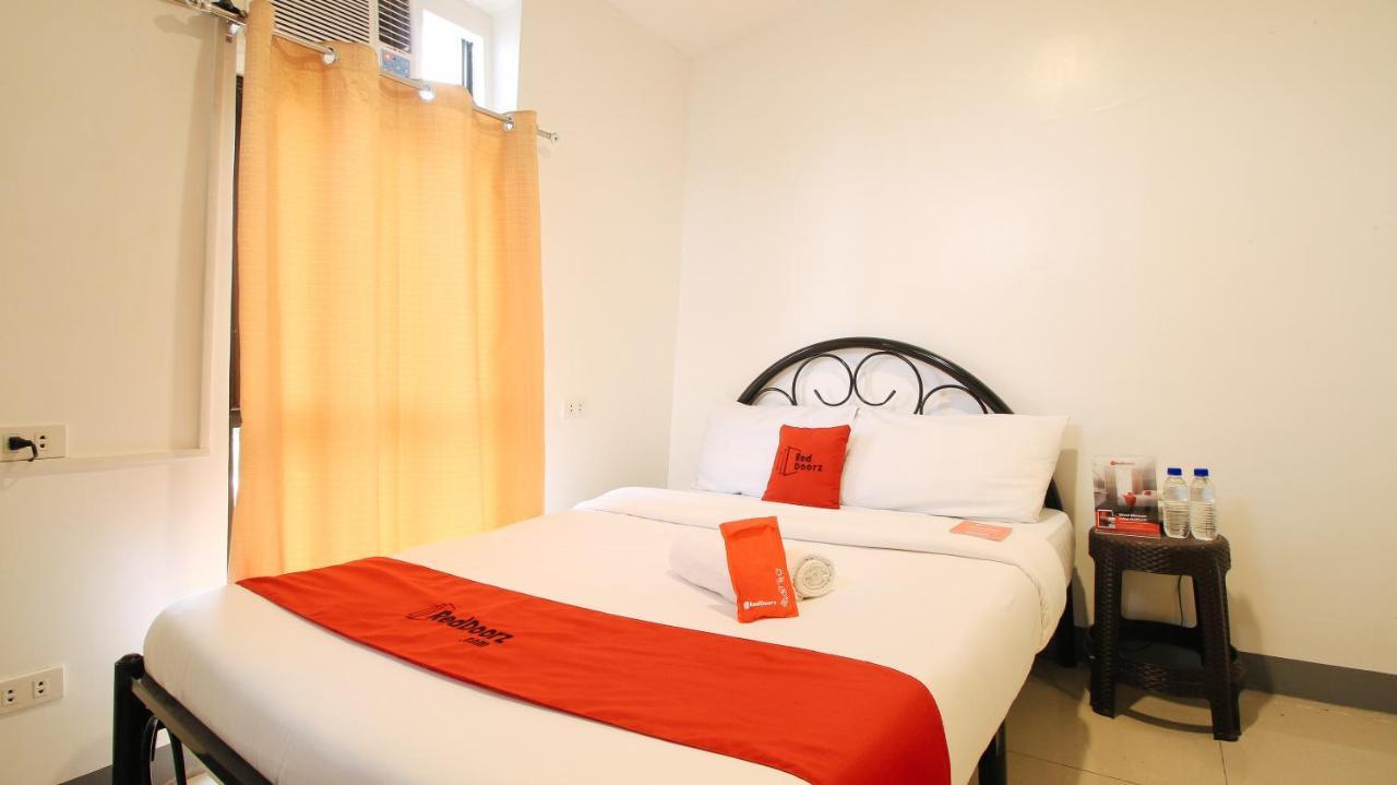 Reddoorz Plus @ Jardin Suites Guadalupe Nuevo ماندالويونغ المظهر الخارجي الصورة